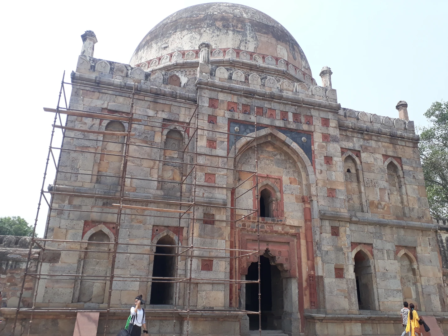 दिल्ली के लोधी गार्डन का शांत दृश्य